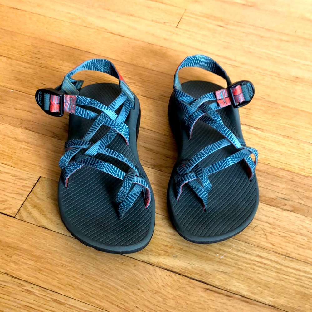 Aqua/coral Chacos with Toe loop